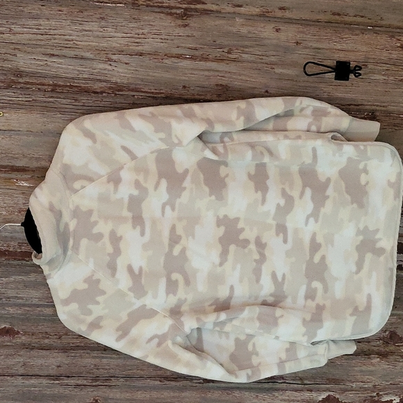 Tan camo sweater with button up neck and pockets - Picture 8 of 8